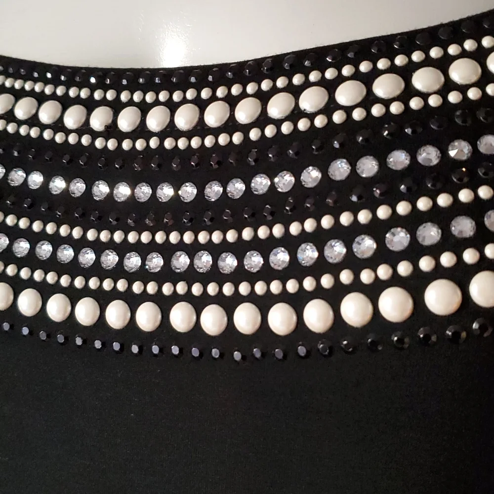 EUC!! St John Diamonds & Pearls SOFT top